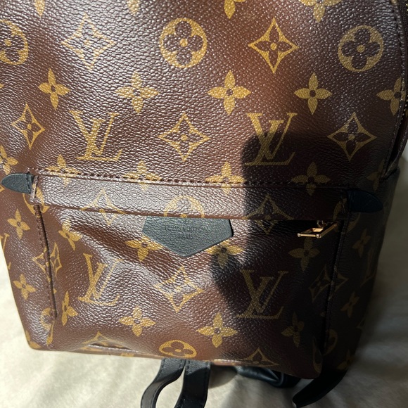 Authentic Louis Vuitton Palm Springs MM backbag. In Pristine Condition. - Picture 5 of 8